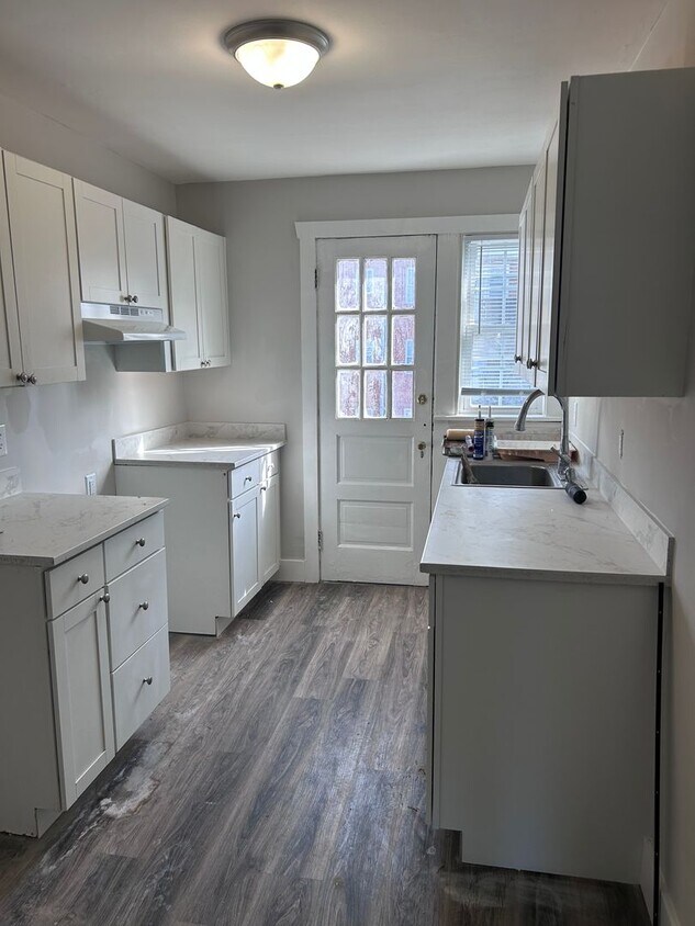 Foto principal - Available Now! | Fully Remodeled 2 Bed, 1 ...
