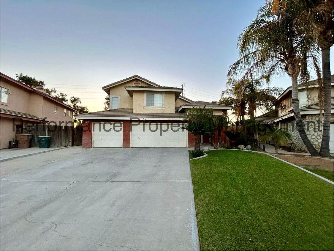 Primary Photo - Stunning 4 Bed/3 Bath Home in SW Bakersfie...