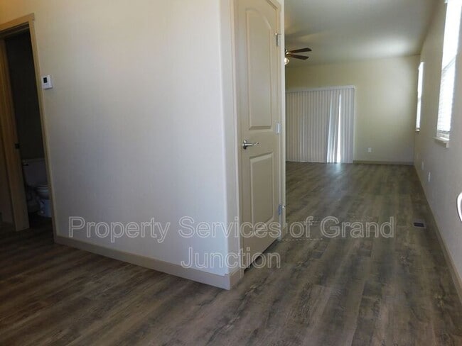 Photo - 590 Treviso Ct House