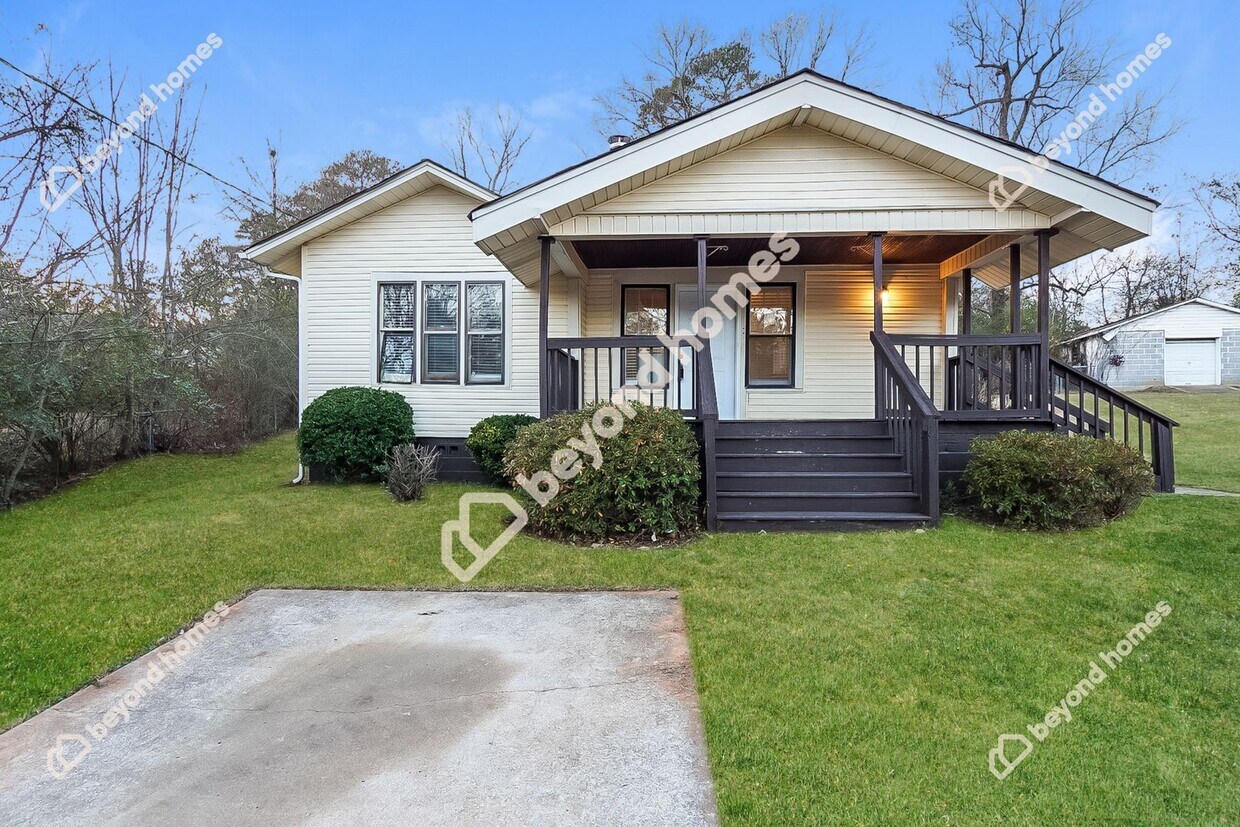 Primary Photo - Beautifully remodeled home with 3 bedrooms...