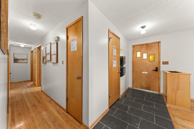 Foto del edificio - 6532 N Drumheller St
