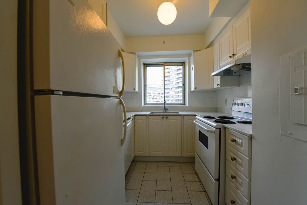 3555 CotedesNeiges Road Apartment for Rent in Montréal, QC