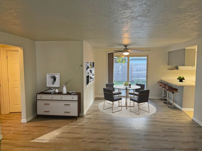 Foto del edificio - 3430 Baywood St