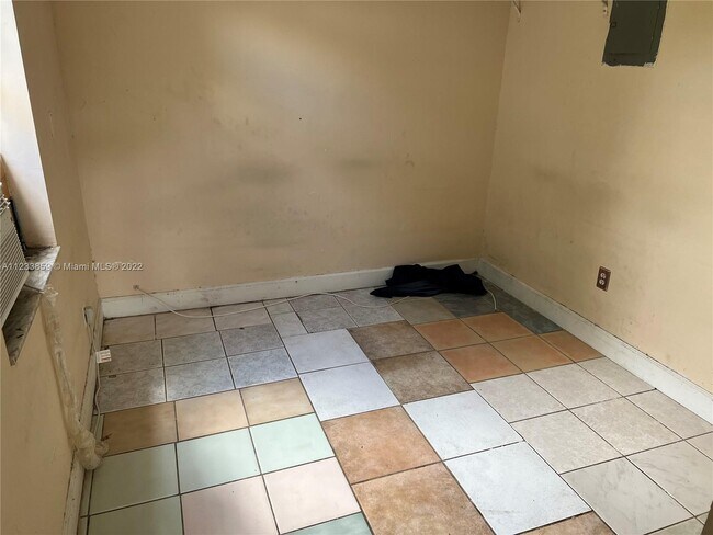 Building Photo - 2120 NW 4th St