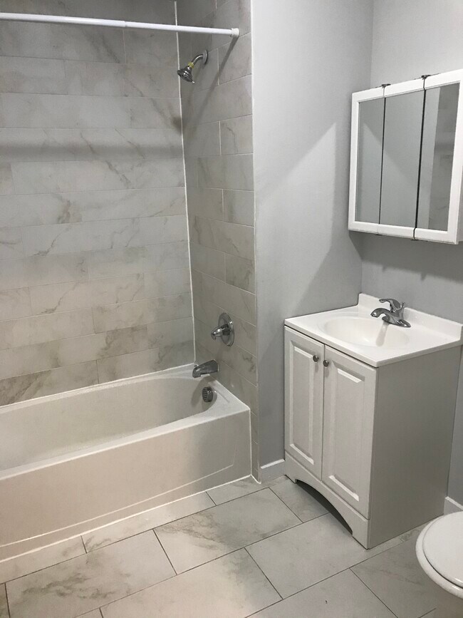 ceramic full bath - 210 Governor St