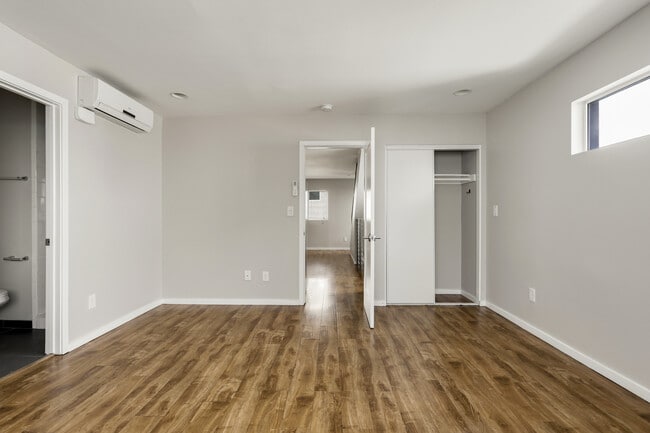Building Photo - 1160 W 36th Pl