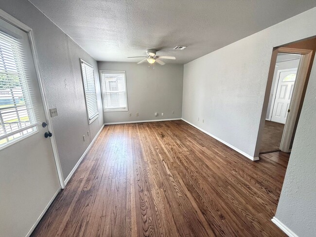 Building Photo - Cute 2Bed / 1Bath Home In NW OKC!!!