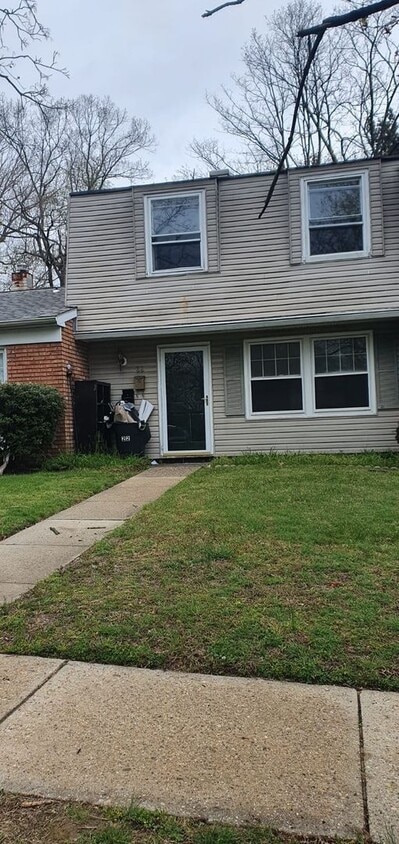 Primary Photo - Condo for rent with parking and yard large...