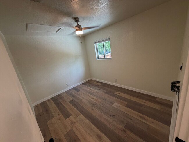 Foto del edificio - 2047 W Laurel St