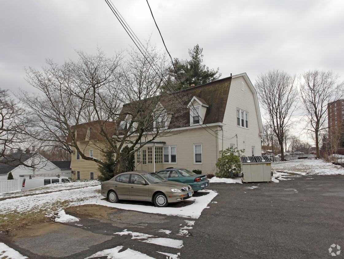 Primary Photo - 33 Holcomb Ave