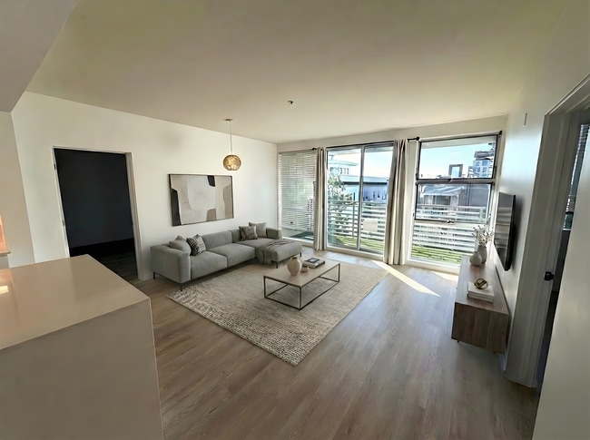 Living Room - 3100 6th Ave