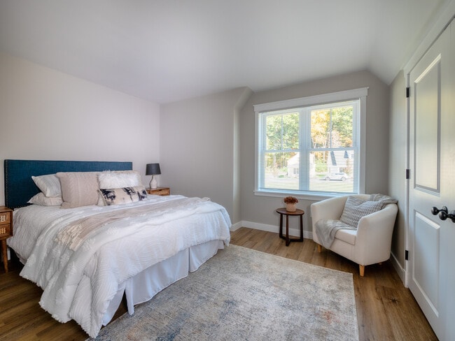 Cottage Lane: 3-bed 2-bath Second Floor Bedroom 2 - MCO Lancaster Cottages