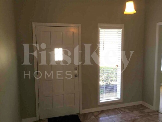 Building Photo - 2000 Littlemore Dr