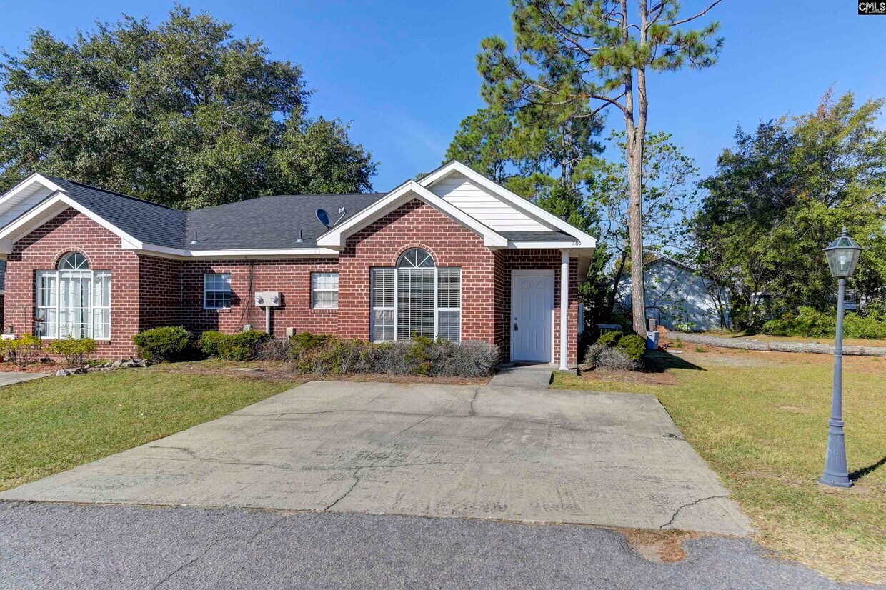 Primary Photo - 102 Hutto Hill