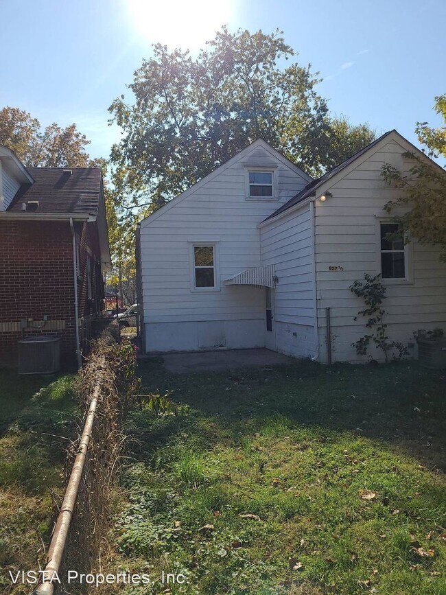 Building Photo - 3 br, 1 bath House - 927 1/2 Denmark Street