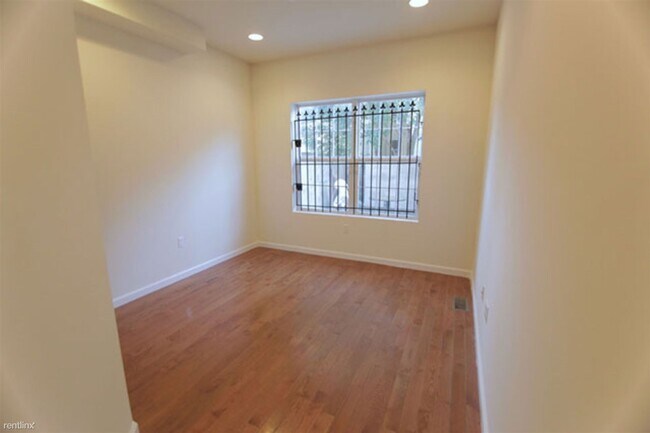 Building Photo - 5 br, 3 bath Duplex - 1838 N 16TH ST Unit 1