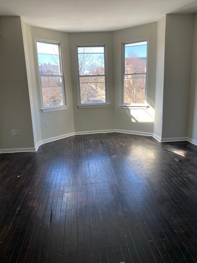 Building Photo - 2525 Brookfield Ave