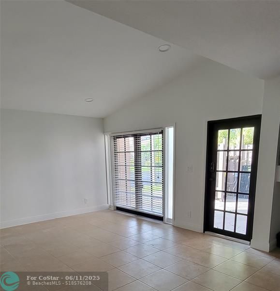 Foto del edificio - 971 NW 122nd Terrace