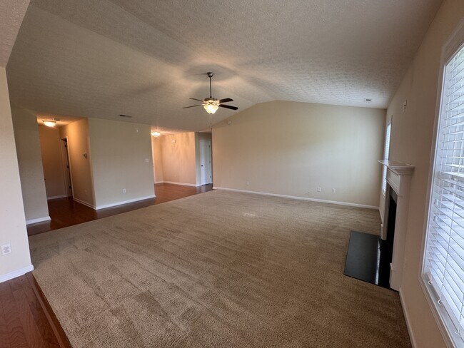 Building Photo - 510 Louvre Ln