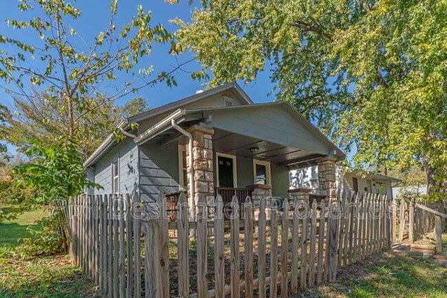 Building Photo - 108 Cliff Dr