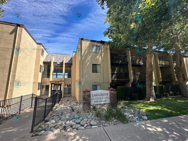 Building Photo - 1 WEEK FREE!!!  Fully Furnished Studio Ava...