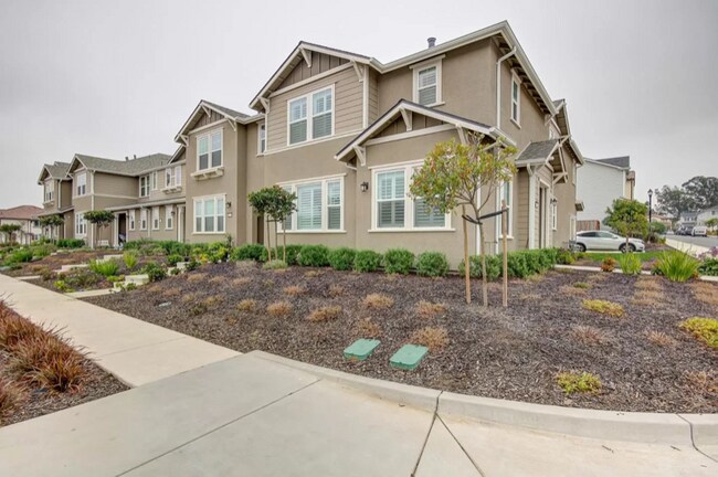 Building Photo - 14746 Kit Carson Dr