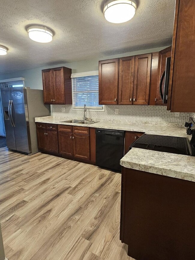 Building Photo - Spacious 3 Bedroom Single Family Home Bloomfield $2100