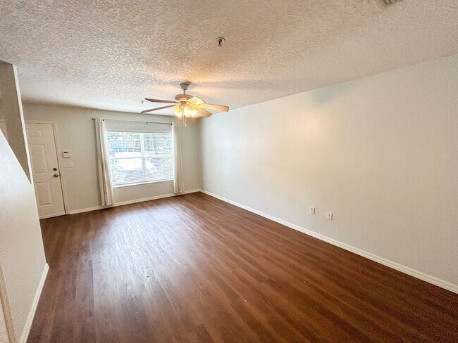 Foto del edificio - 2/2.5 Cozy Condo in Isabella Park