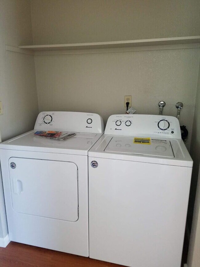 Building Photo - REMODELED 2-storey TOWNHOME between McKee and Jackson in North San Jose area.  The rent is $3950....