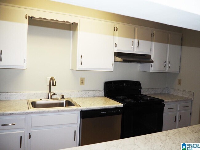 Building Photo - 400 Skyview Dr