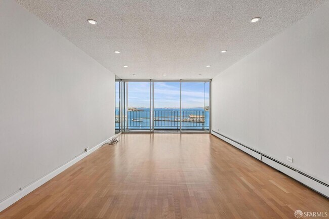 Foto del edificio - 1000 North Point St