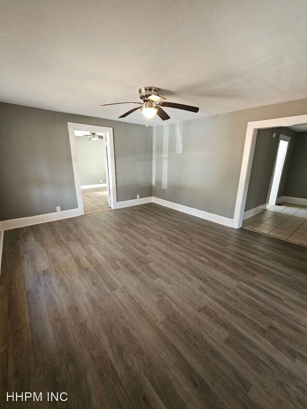 Foto principal - 3 br, 1 bath House - 211 West Rasch Road