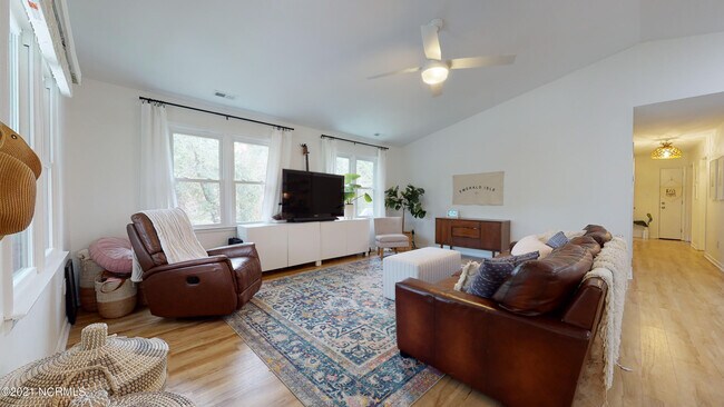 Building Photo - 111 Ocean Oaks Dr