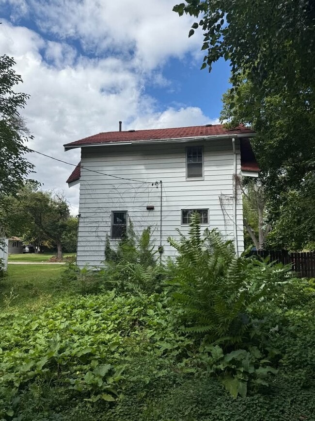 Building Photo - 523 Grace St