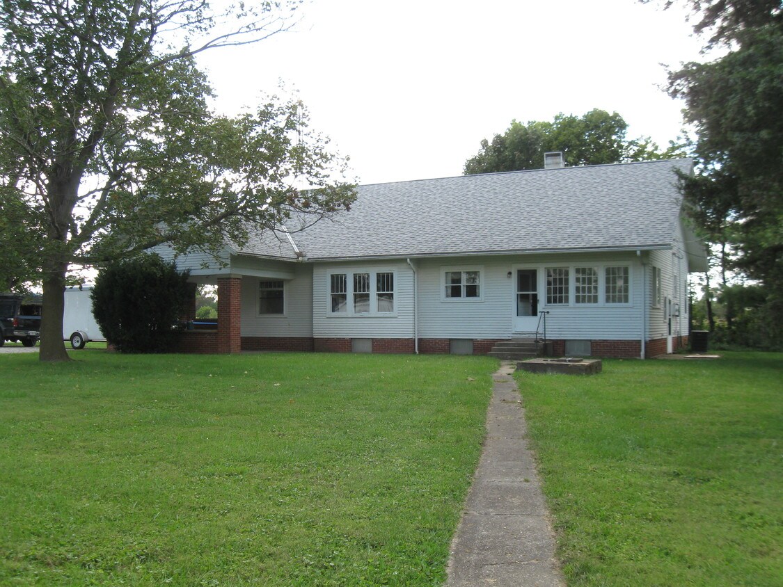 1220 E Main St, Centerville, IN 47330 House for Rent in Centerville