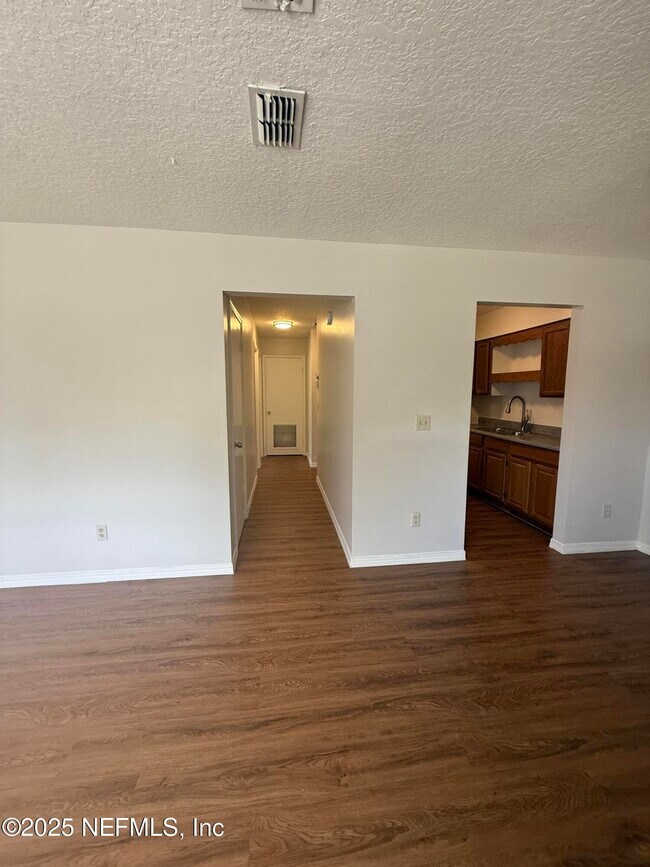 Foto del edificio - 459 Bentwood Ln
