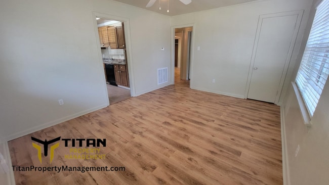 Building Photo - 2 bed Duplex