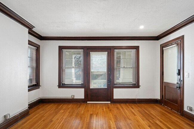 Foto del edificio - 304-306 Gladstone Blvd
