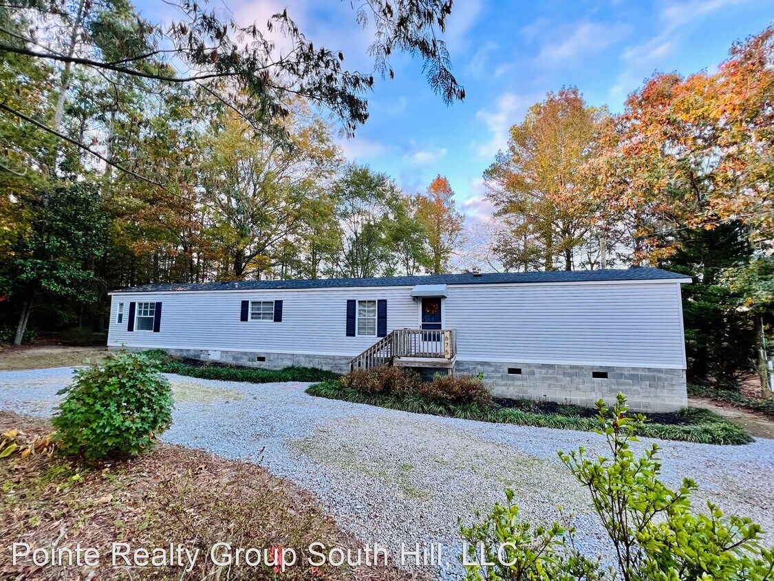 3 br, 2 bath House 675 Hawthorne Drive House Rental in Bracey, VA