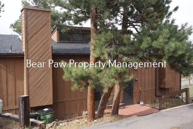 Building Photo - Great Location and Great Neighbors!!