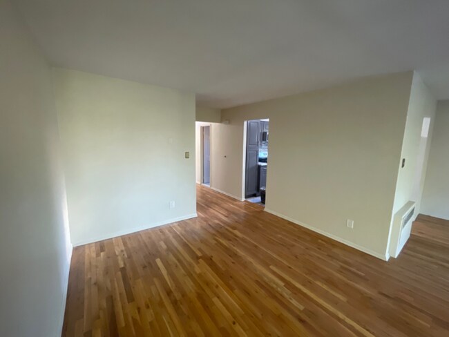 Foto del edificio - 72 Paerdegat 2nd St