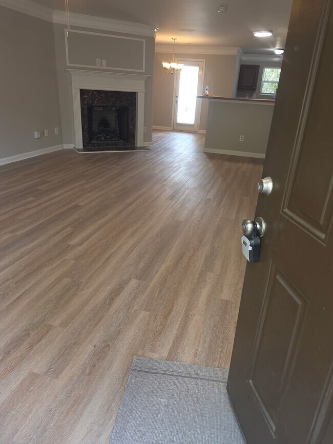 Foto del edificio - 863 Crestwell Cir