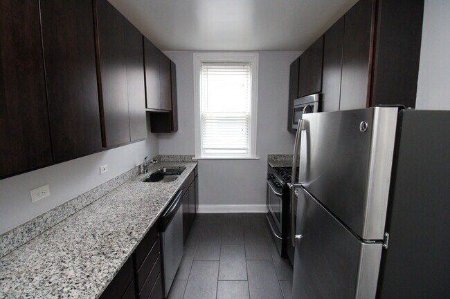 Building Photo - 3015 W Armitage Ave