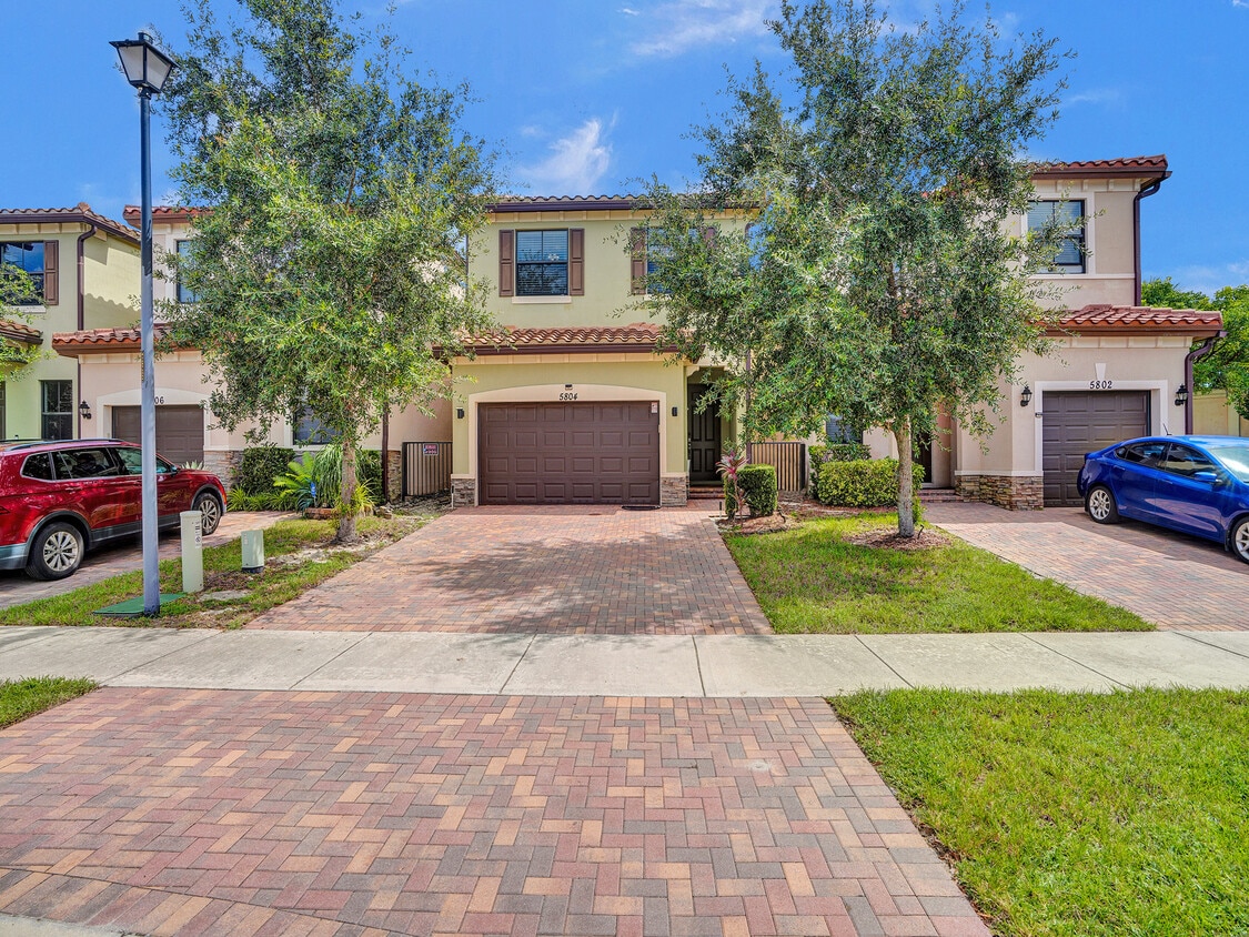 5804 NW 46th Ln, Lauderhill, FL 33319 House Rental in Lauderhill, FL