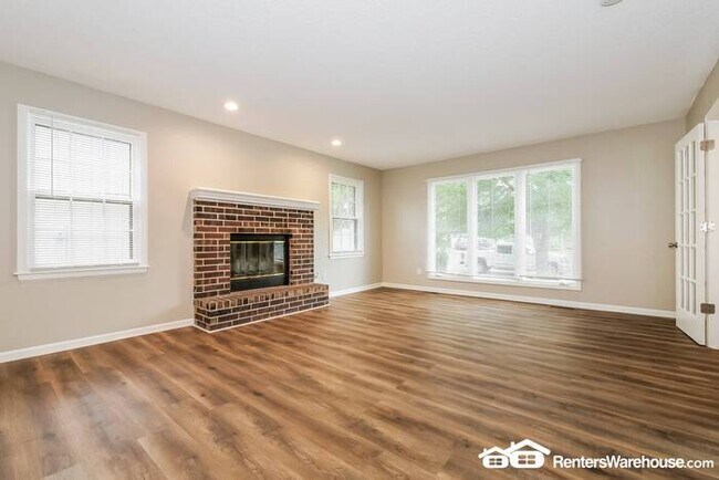 Building Photo - 4 Bed 2.5 Bath In Olathe! Available NOW!!