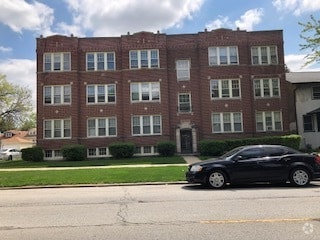 33 & Ridgeland Bldg - 33rd & Ridgeland Ave