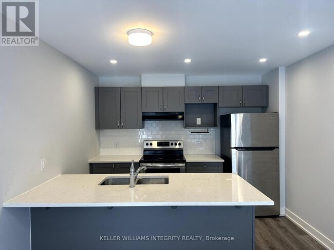 Building Photo - 280-280 Anyolite Private