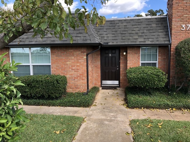 Building Photo - 3705 W Pioneer Pkwy