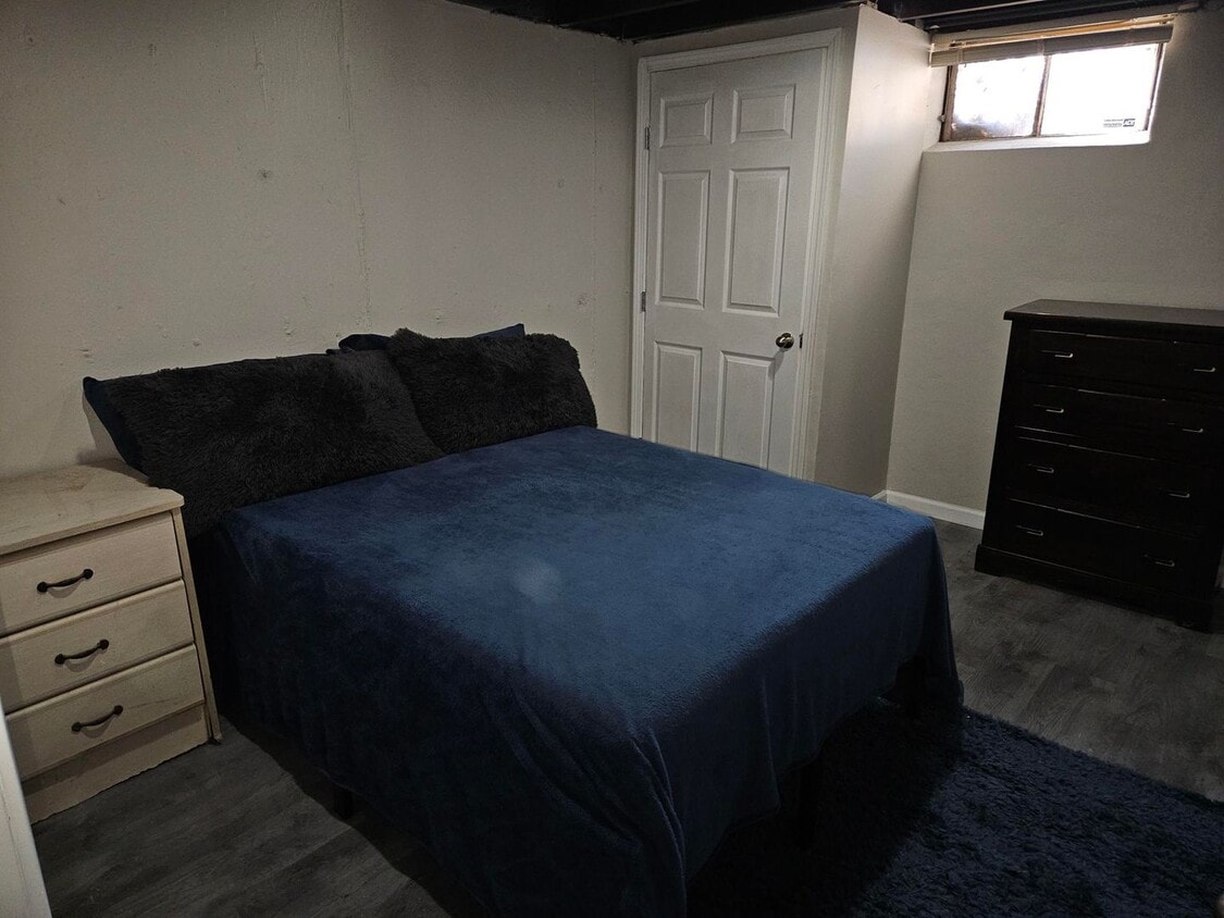 Primary Photo - 1 Private Bedroom 1 Shared Bathroom *REGIS...