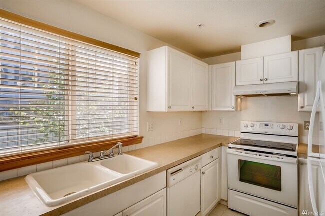 Foto del edificio - 1160 Monroe Ave NE